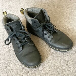 DR. MARTENS Maelly padded collar lace-up boots, Sz 7.